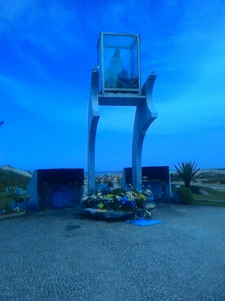 Monumento Iemanj Em Cap O Da Canoa Destino Mundo Afora