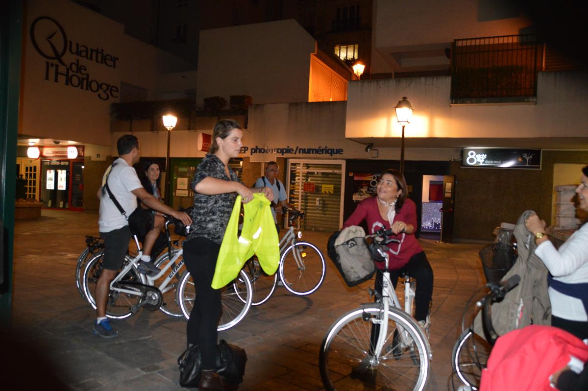 Passeio De Bike Em Paris Destino Mundo Afora