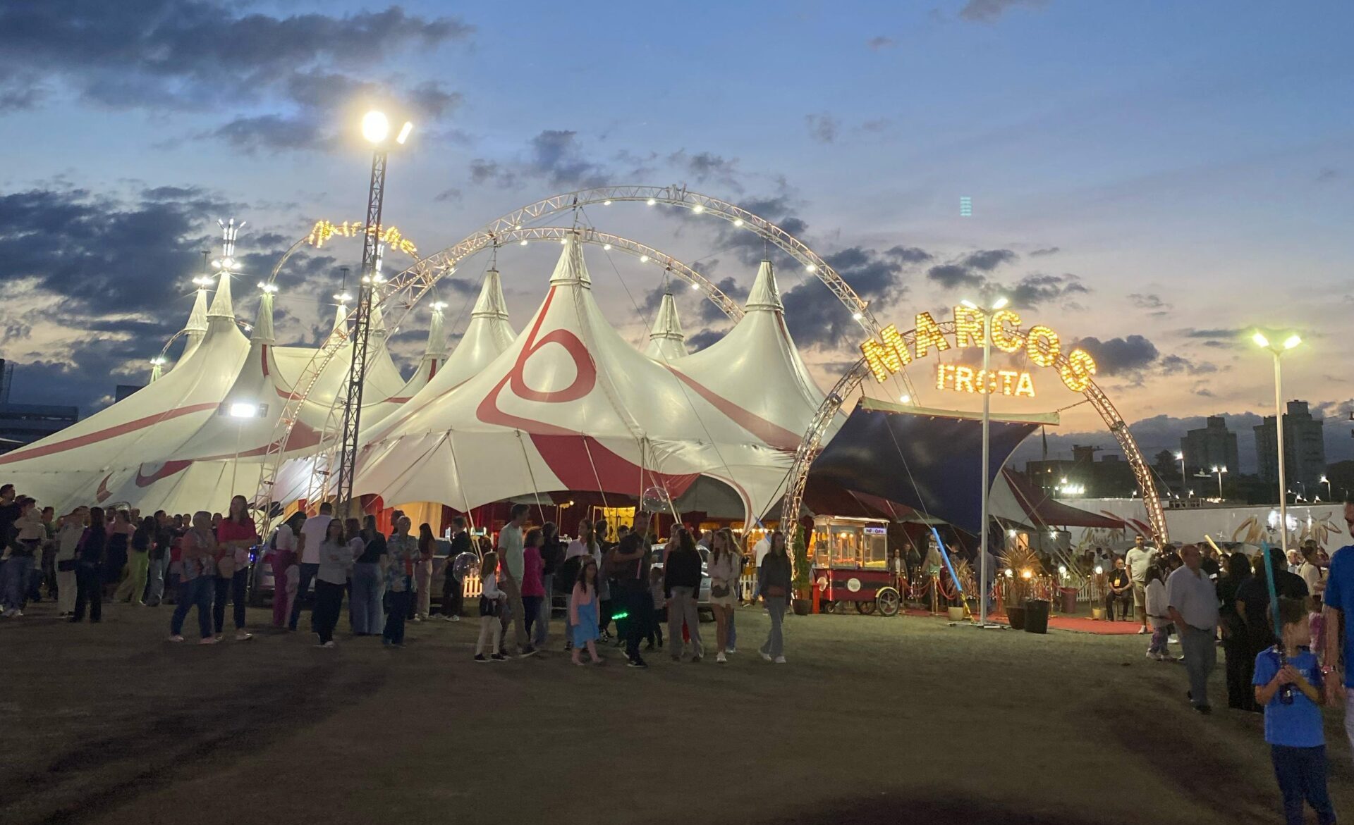 Mirage Circus: uma noite mágica sob a lona do espetáculo